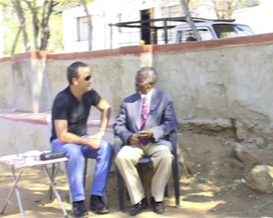 Sonias Vilakazi, chief of the Matimatsatsi community in Maandagshoek, and Dale McKinley engage in dialogue during an oral history interview for SAHA's Alternative History Project.